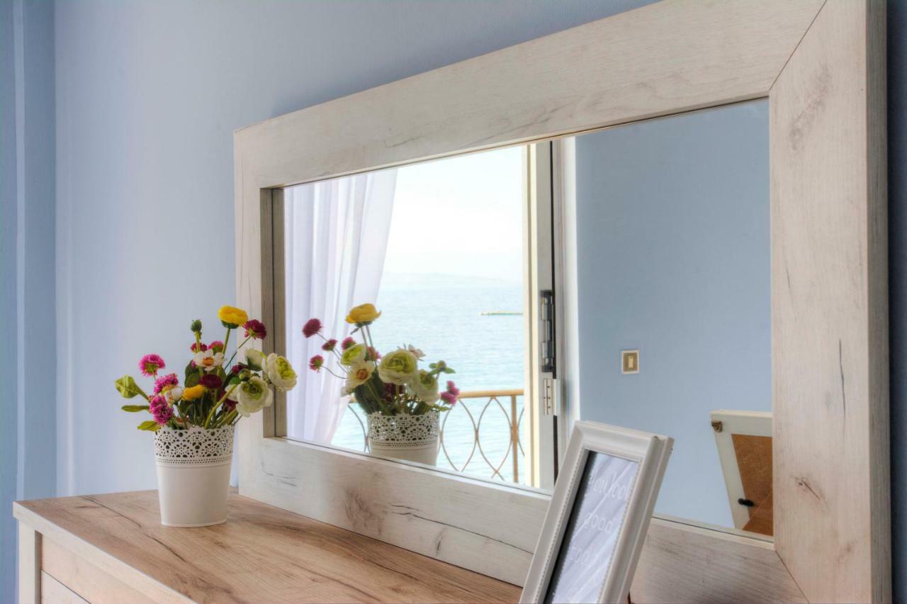 T8 Apartment On The Beach Benitses  Exterior photo